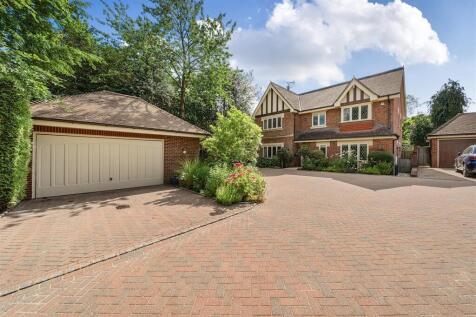 Warwick Mews - front-garage.jpg