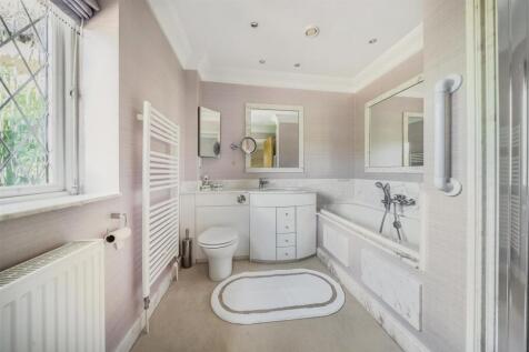 Warwick Mews - En-suite Bathroom.jpg