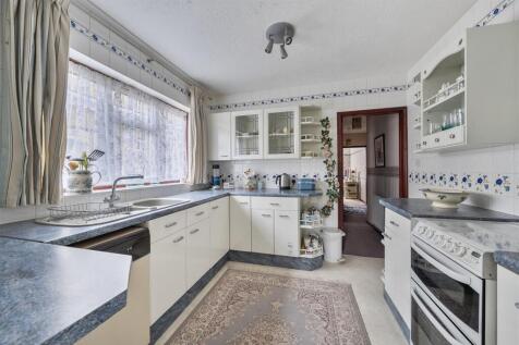 Links Way -Kitchen.jpg
