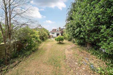 Links Way - Garden (2).jpg