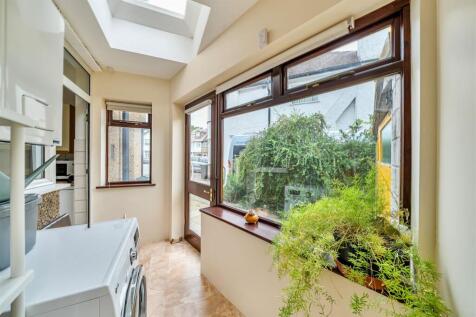 Frankland Close - Utility 1.jpg