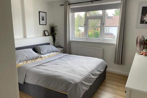 Bedroom 1.jpg