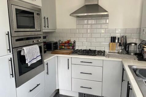Kitchen 2.jpg