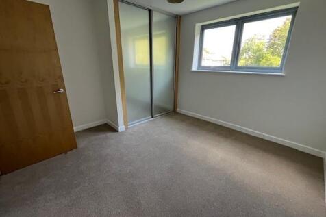 Bedroom2 3.jpg