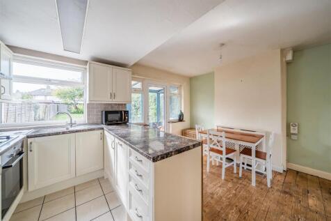Barton Way - Kitchen diner.jpg