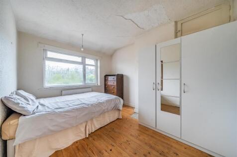 Barton Way - Bed 2.jpg