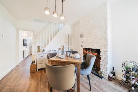 Dining room 1.jpg