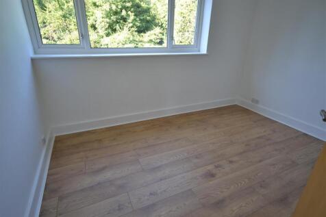 76 Sycamore Rd - Bed 2.1.JPG