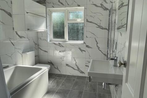 Bathroom 1.jpg