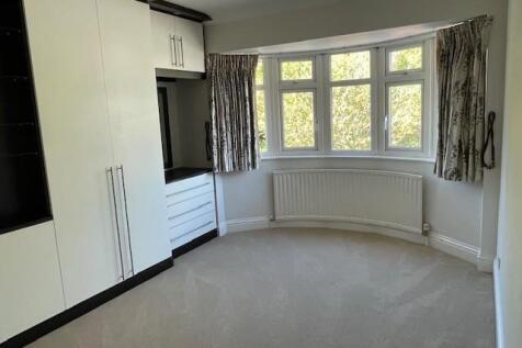 Main bedroom 2.jpg
