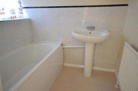 5 Bradbury bathroom 1.1.JPG