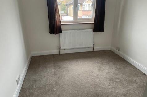 Bedroom 4.1.jpg