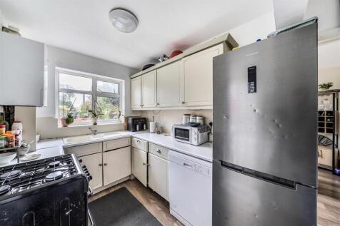 Links Way - Kitchen1.jpg