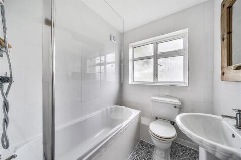 Links Way - Bathroom.jpg