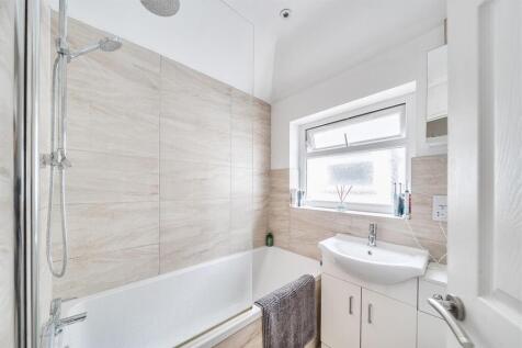 Beechcroft Avenue - Bathroom (2).jpg