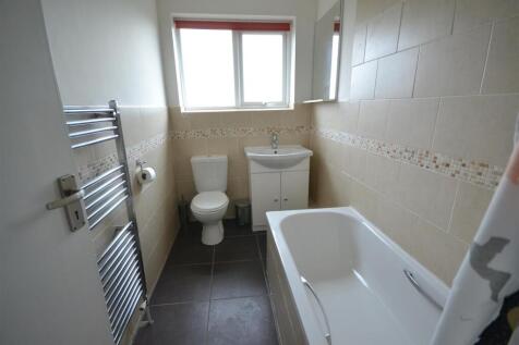 214b Watford Rd bathroom.JPG