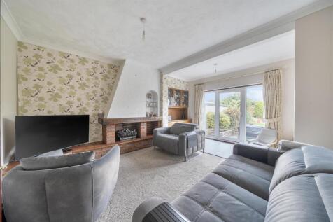 Elm Avenue - Lounge 1.jpg