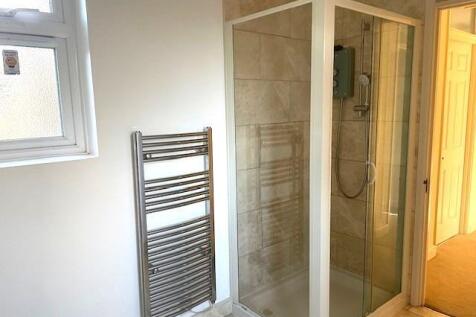 Shower room 1.jpg