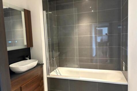 Korda House - Bathroom 1.jpg