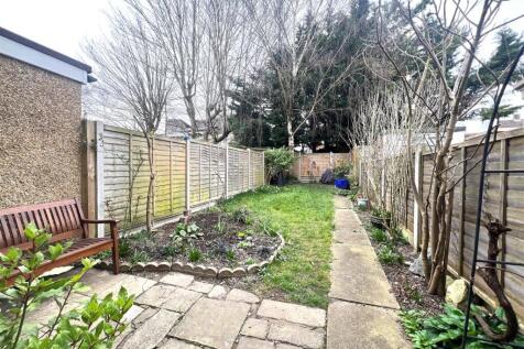 Cassiobridge Road - Garden.jpg
