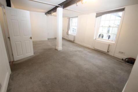 Flat 1- Lounge.jpg