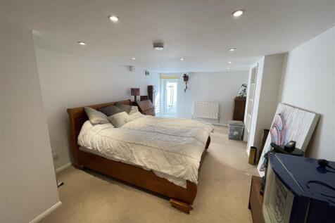 Bedroom.JPG