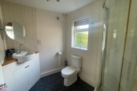 bathroom 2 St Marks Avenue.jpg