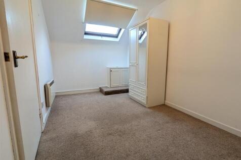 Bedroom. Flat 7 Charnwood House Wilton Road, SP2 7