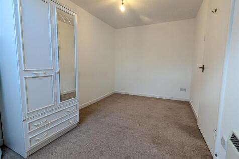 Bedroom. Flat 7 Charnwood House Wilton Road, SP2 7
