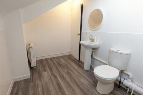 Bathroom. Flat 7 Charnwood House Wilton Road, SP2 