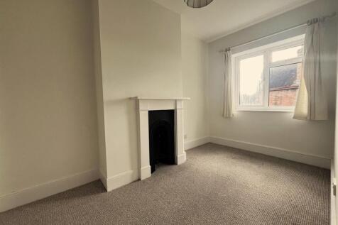 small bedroom.jpg