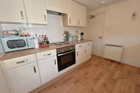 Kitchen 2.jpg