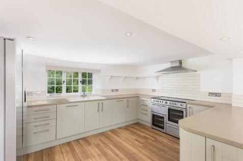 Manor Farm Cottage 16 Lower Woodford Nr Salisbury 