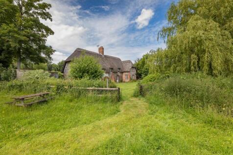 Manor Farm Cottage 16 Lower Woodford Nr Salisbury 