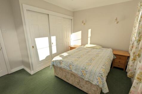 Master Bedroom..jpg