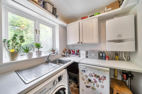 1353412-9-68c8446...