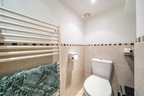 1353412-6-68c8444...