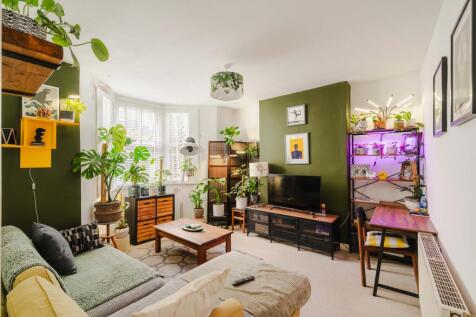 Garden Flat - Lounge