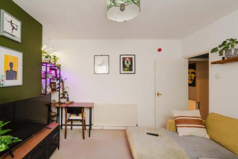 Garden Flat - Lounge