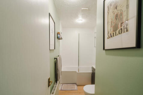 Garden Flat - Bathroom
