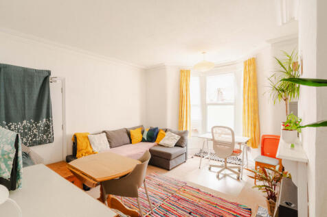 Hall Floor Flat - Lounge