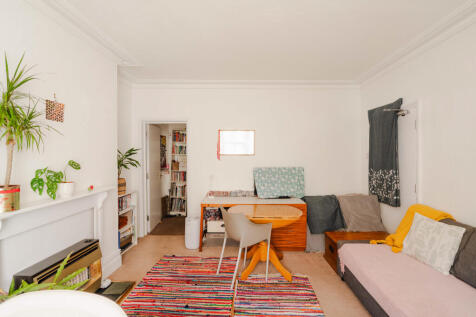 Hall Floor Flat - Lounge