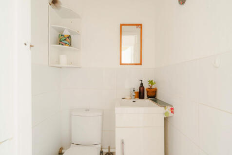 Hall Floor Flat - Bedroom