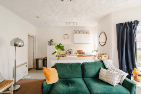 Top Floor Flat - Lounge