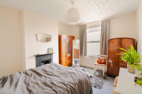 Top Floor Flat - Bedroom