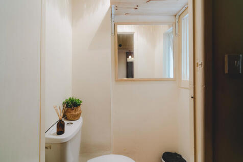 Top Floor Flat - WC