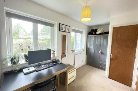 Bedroom 2 / Study