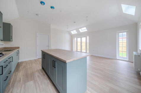 Kitchen / Lounge