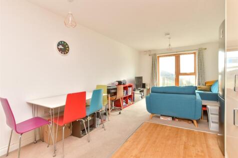 Lounge/ Kitchen