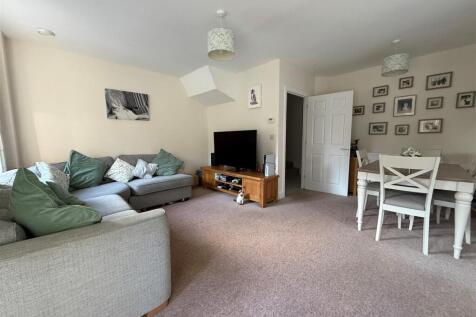 Lounge Dining Area